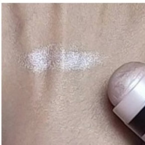 🤎 Wet N Wild Mega Glo Makeup Stick "When the Nude Strikes" Highlighter - Picture 7 of 7